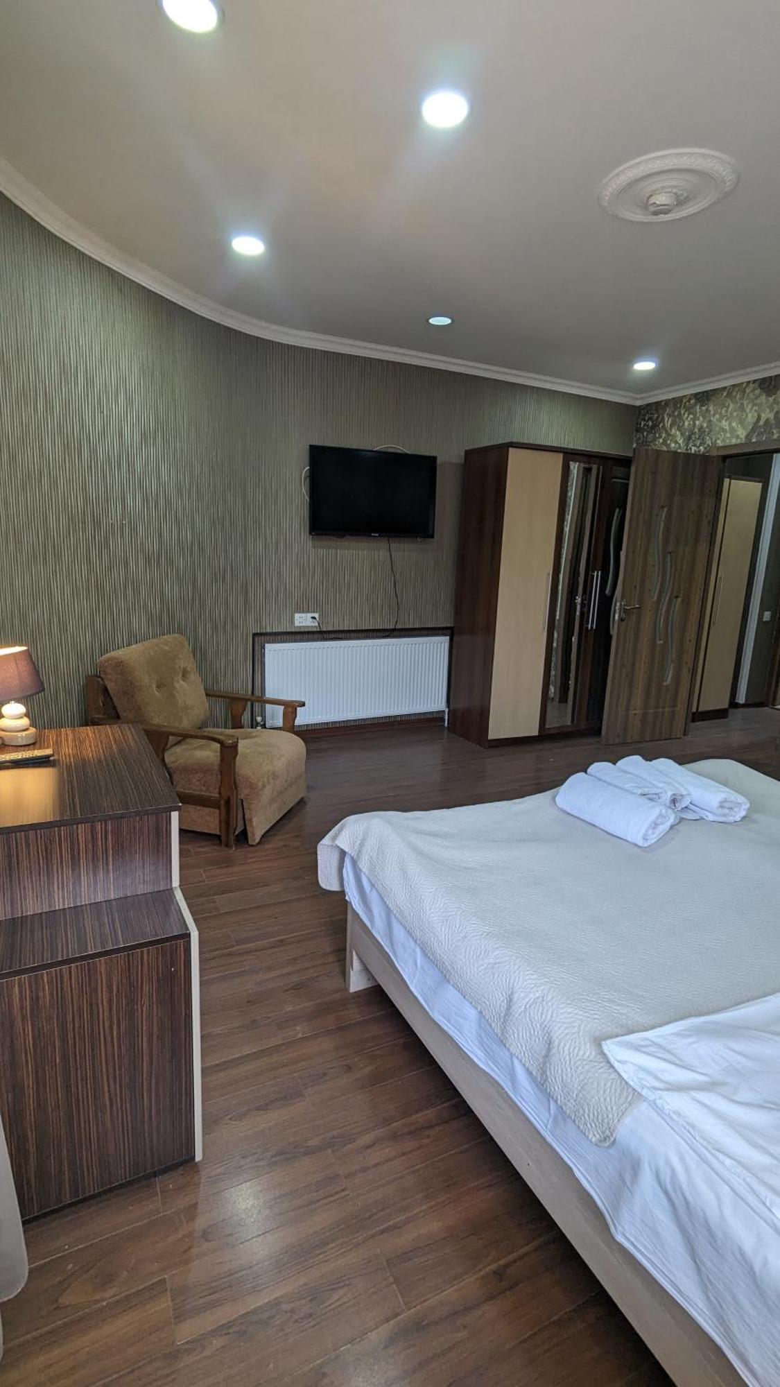 Dkd-Bridge Hotel Тбилиси Екстериор снимка