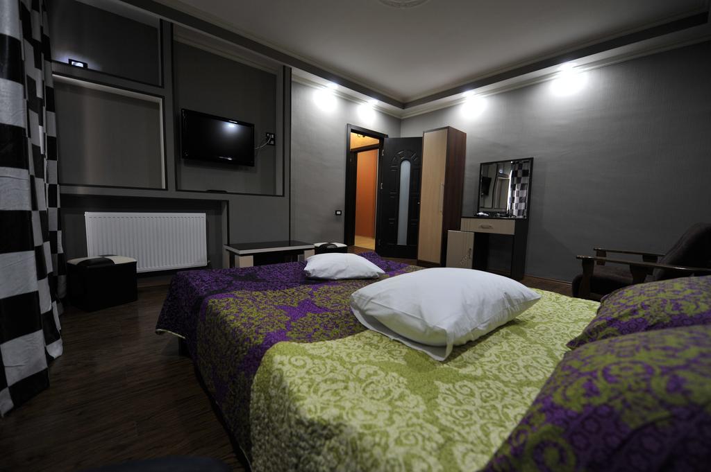 Dkd-Bridge Hotel Тбилиси Екстериор снимка